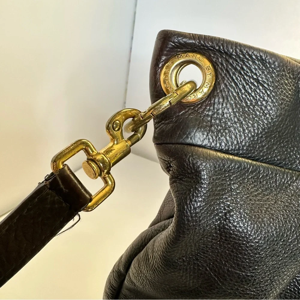 Marc Jacobs Classic Q Hillier Hobo Pebbled Leather Bag Black Brown Gold Hardwear - Picture 12 of 16